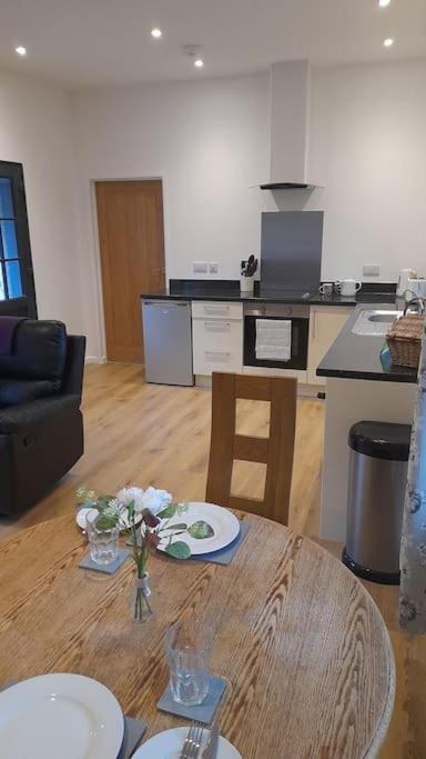 Thornmoor Barn Apartment Lifton ภายนอก รูปภาพ